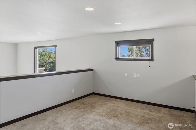 301 Barry Loop, Mount Vernon, WA 98274