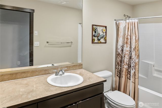 301 Barry Loop, Mount Vernon, WA 98274