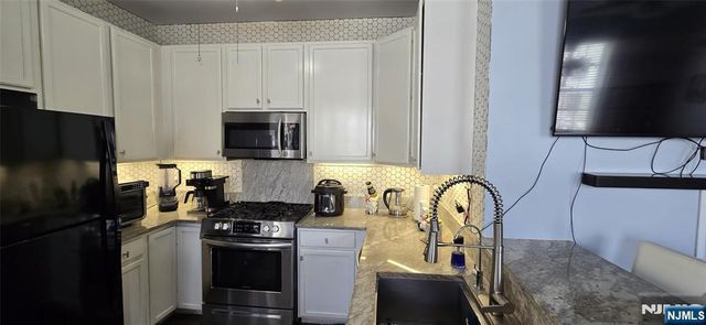 410 Howe Avenue 16, Passaic, NJ 07055