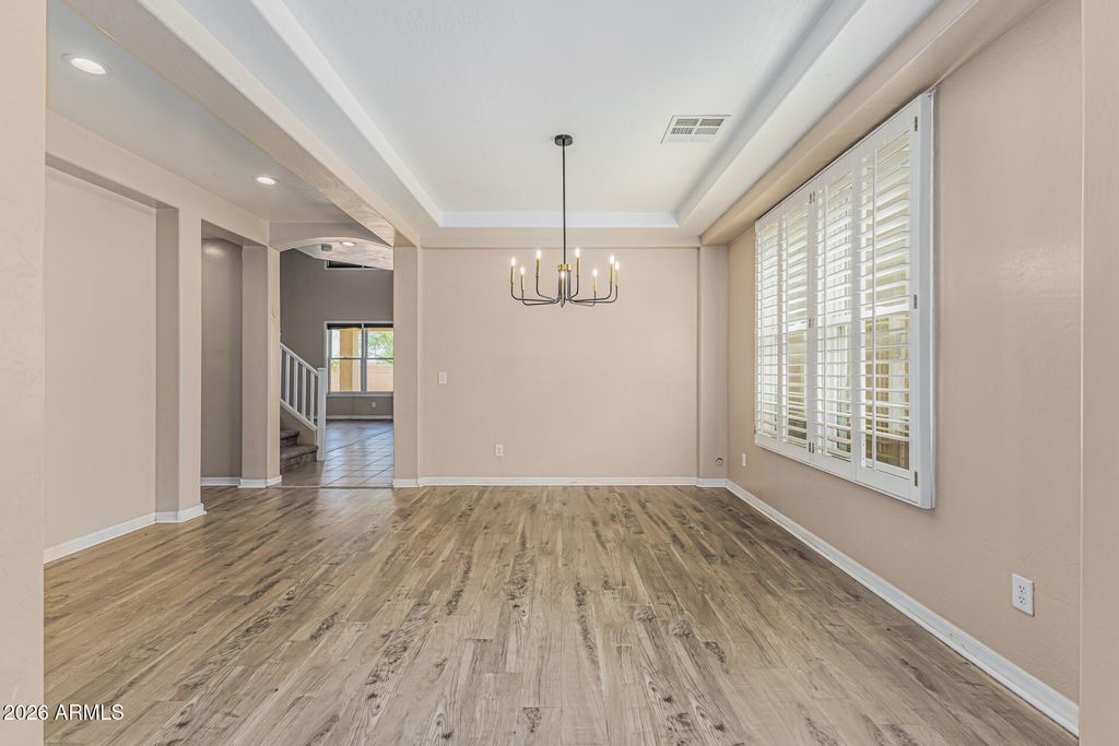 Image 10 of property listing at 6709 S 40TH Avenue, Phoenix, AZ 85041