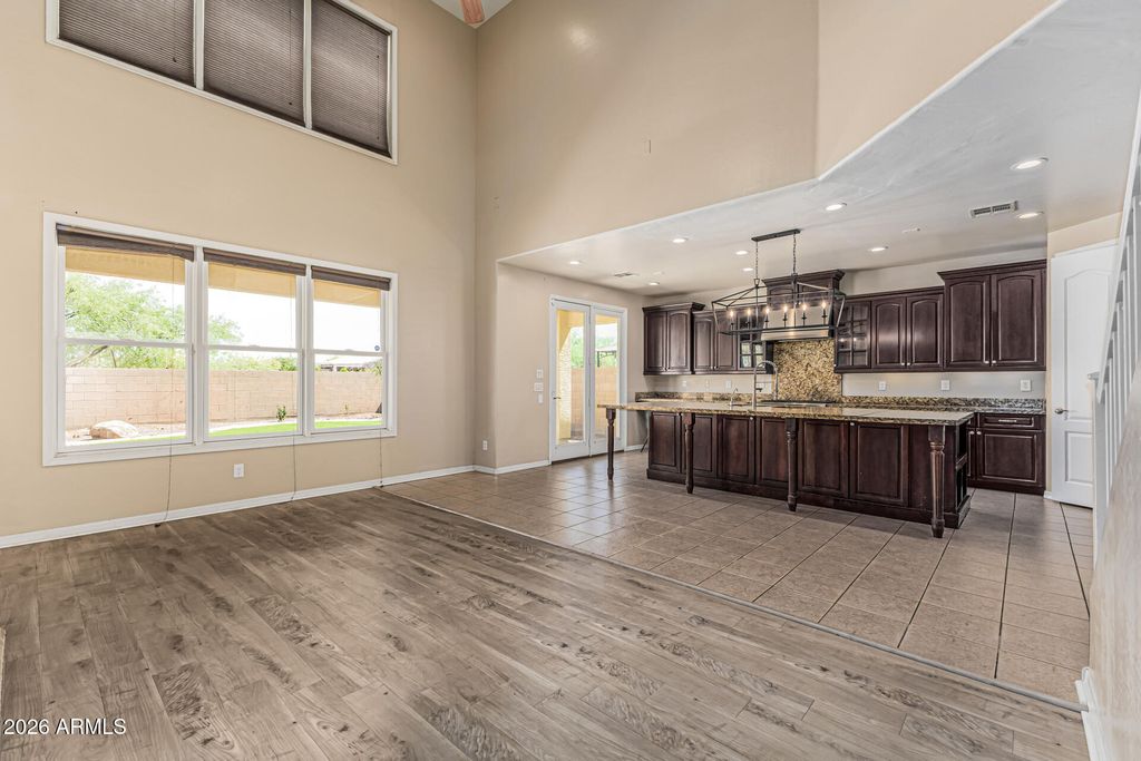 Image 18 of property listing at 6709 S 40TH Avenue, Phoenix, AZ 85041