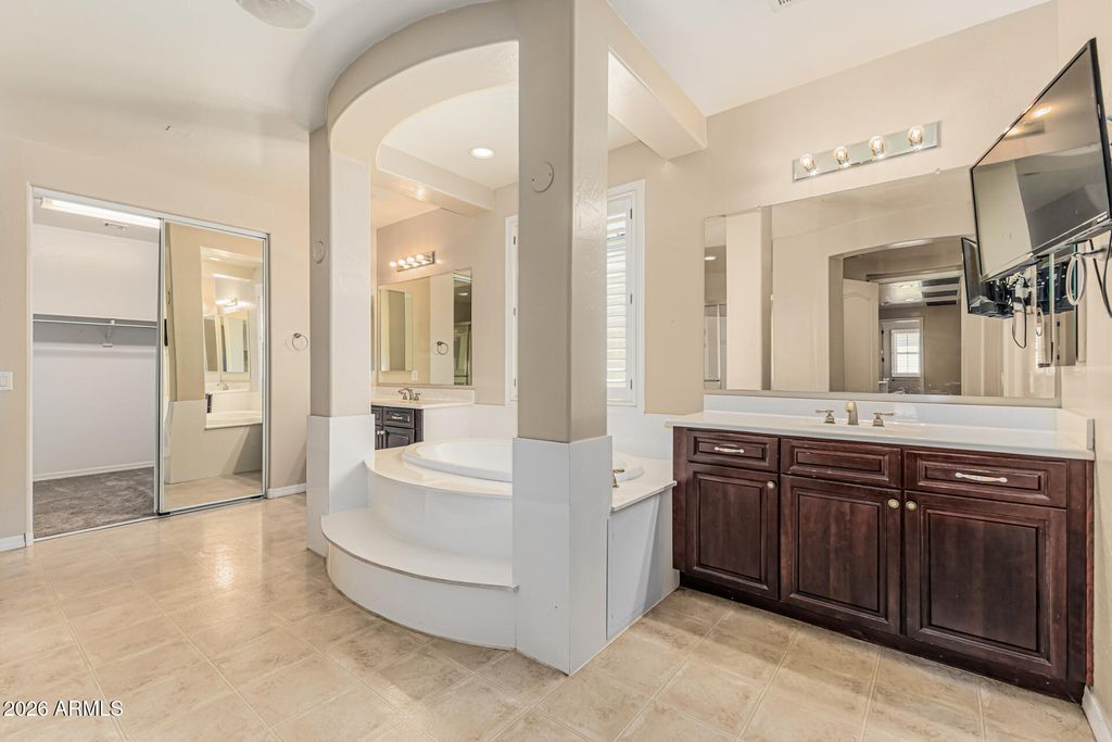 Image 30 of property listing at 6709 S 40TH Avenue, Phoenix, AZ 85041