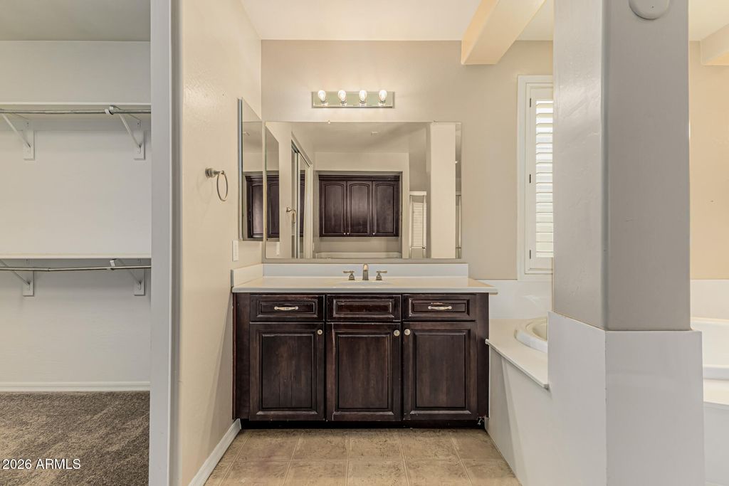 Image 31 of property listing at 6709 S 40TH Avenue, Phoenix, AZ 85041