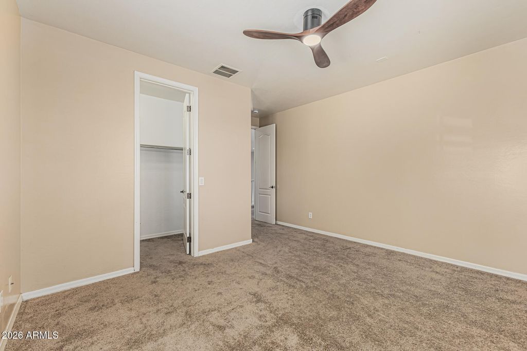 Image 36 of property listing at 6709 S 40TH Avenue, Phoenix, AZ 85041