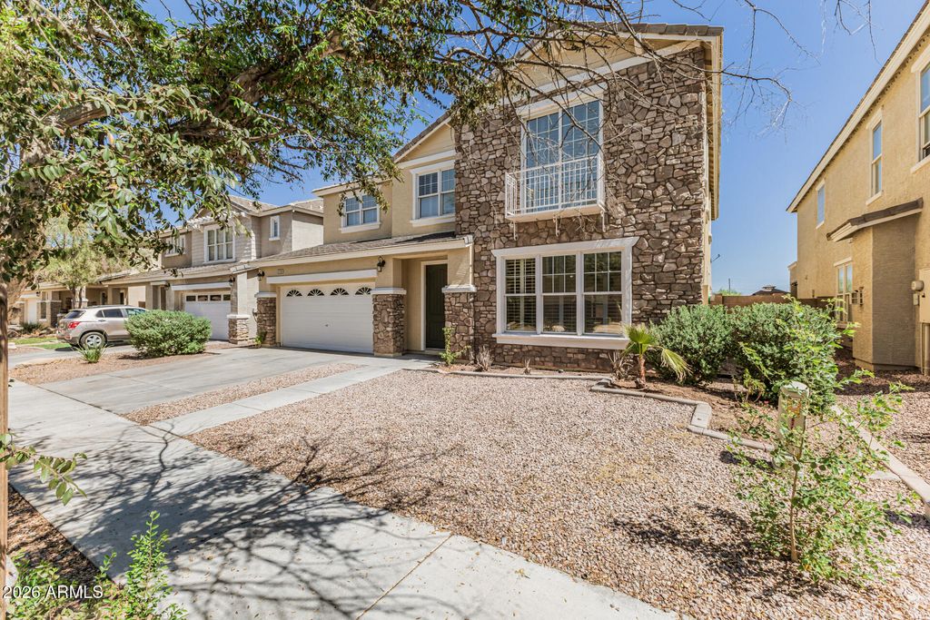 Image 5 of property listing at 6709 S 40TH Avenue, Phoenix, AZ 85041