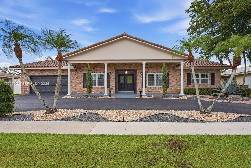 16530 Lake Tree Dr 16530, Weston, FL 33326