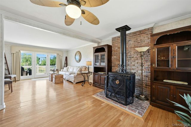 661 Shore Drive, Oakdale, NY 11769