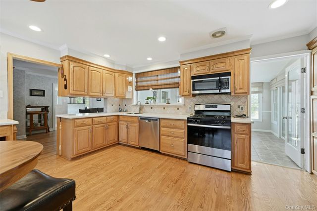 661 Shore Drive, Oakdale, NY 11769