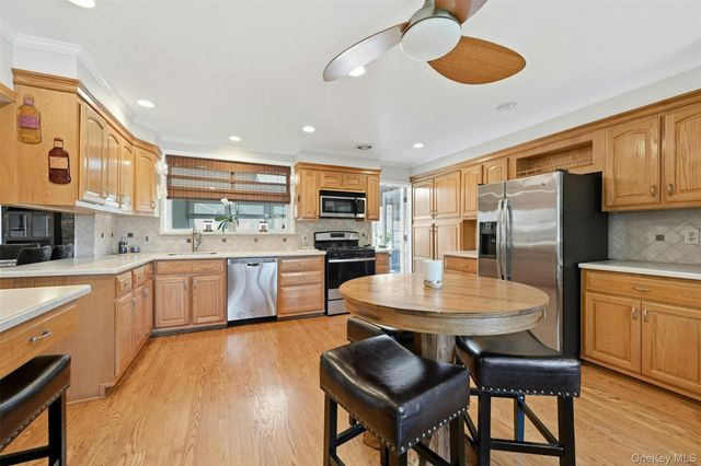 661 Shore Drive, Oakdale, NY 11769