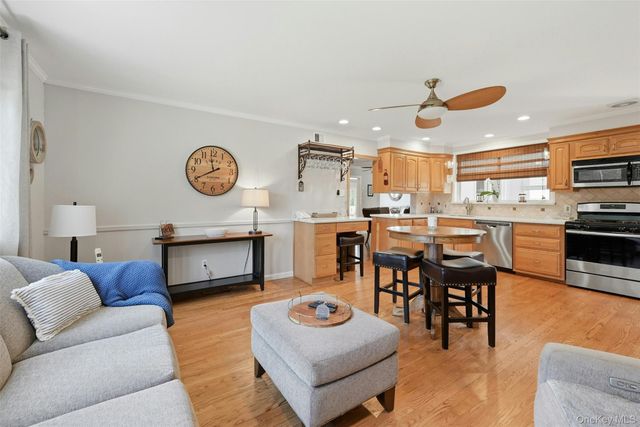 661 Shore Drive, Oakdale, NY 11769
