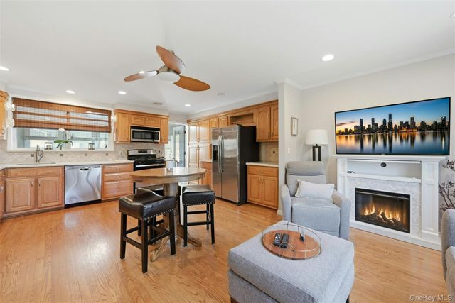 661 Shore Drive, Oakdale, NY 11769