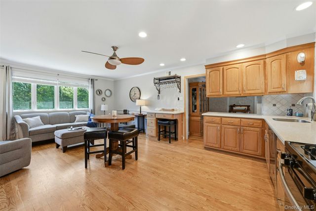 661 Shore Drive, Oakdale, NY 11769