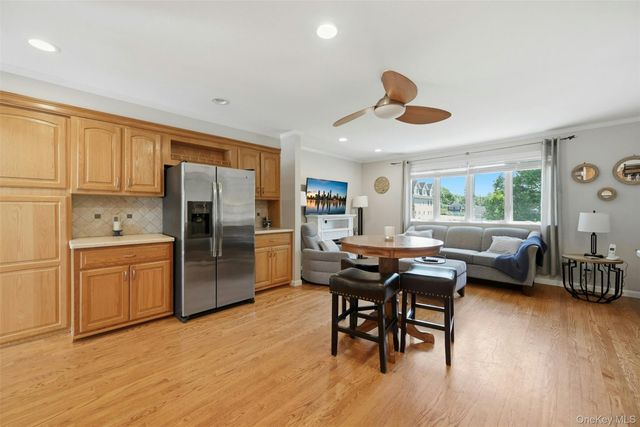 661 Shore Drive, Oakdale, NY 11769
