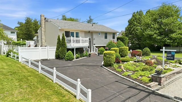 661 Shore Drive, Oakdale, NY 11769