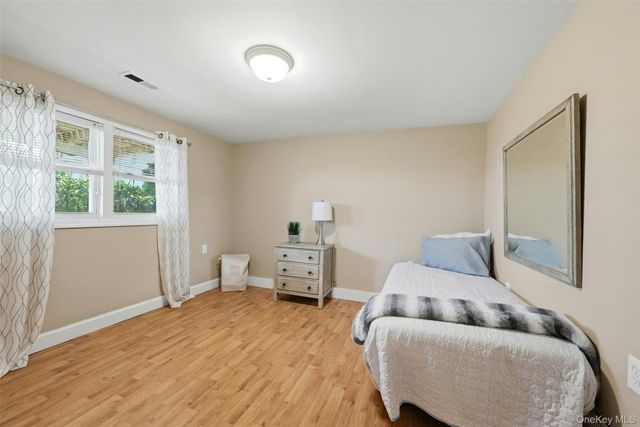 661 Shore Drive, Oakdale, NY 11769