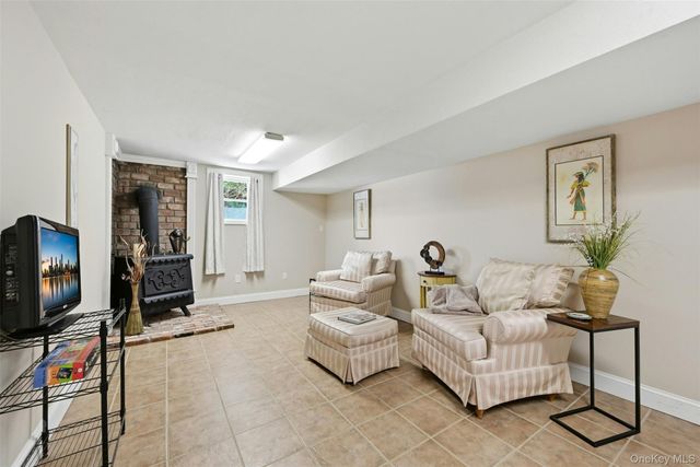 661 Shore Drive, Oakdale, NY 11769