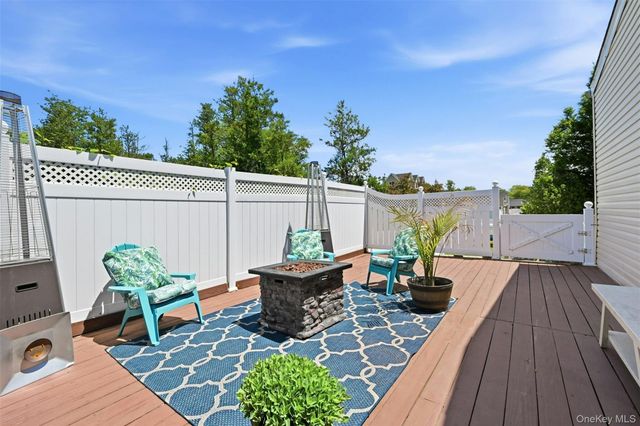 661 Shore Drive, Oakdale, NY 11769