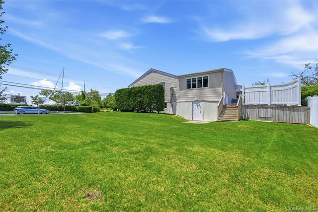 661 Shore Drive, Oakdale, NY 11769
