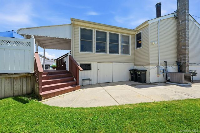 661 Shore Drive, Oakdale, NY 11769