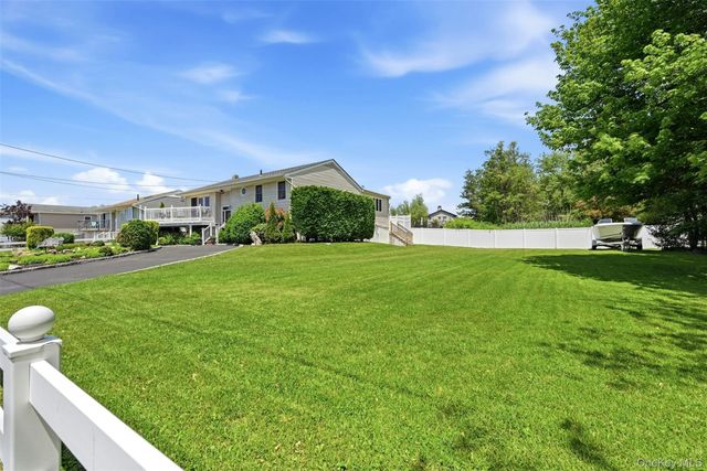 661 Shore Drive, Oakdale, NY 11769