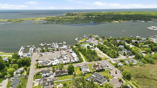 661 Shore Drive, Oakdale, NY 11769