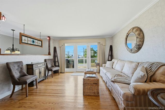 661 Shore Drive, Oakdale, NY 11769