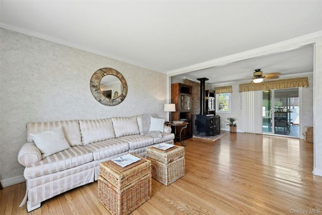 661 Shore Drive, Oakdale, NY 11769