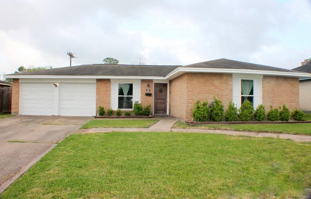 3131 Fern Rock Drive, La Porte, TX 77571