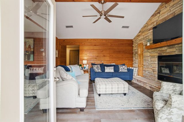 213 Lakefront Drive, Onalaska, TX 77360