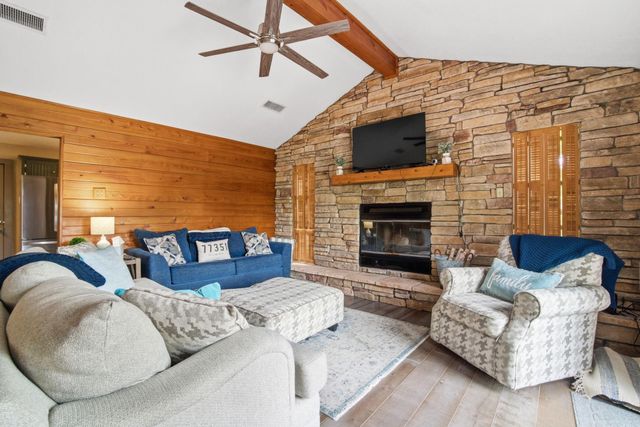 213 Lakefront Drive, Onalaska, TX 77360
