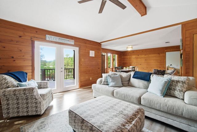 213 Lakefront Drive, Onalaska, TX 77360