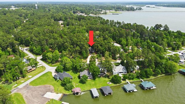 213 Lakefront Drive, Onalaska, TX 77360