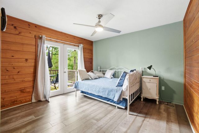 213 Lakefront Drive, Onalaska, TX 77360