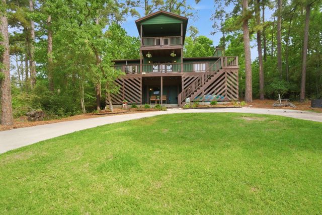213 Lakefront Drive, Onalaska, TX 77360