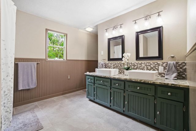 213 Lakefront Drive, Onalaska, TX 77360