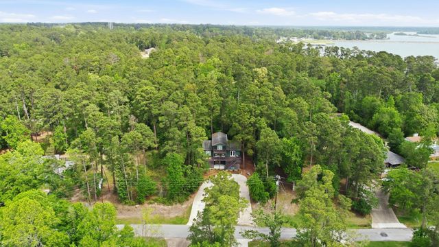 213 Lakefront Drive, Onalaska, TX 77360