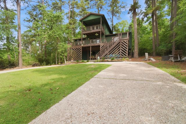 213 Lakefront Drive, Onalaska, TX 77360