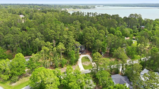 213 Lakefront Drive, Onalaska, TX 77360