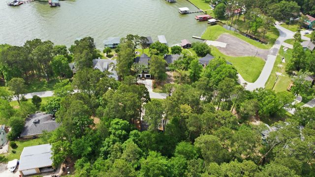 213 Lakefront Drive, Onalaska, TX 77360
