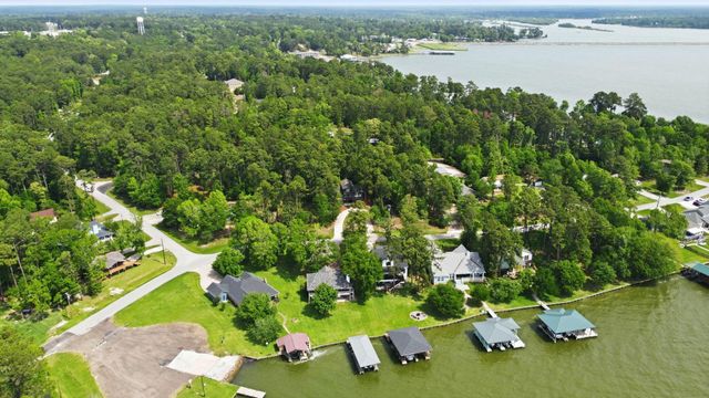 213 Lakefront Drive, Onalaska, TX 77360