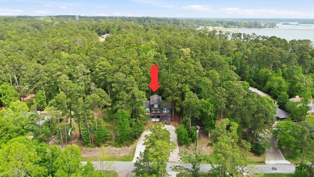 213 Lakefront Drive, Onalaska, TX 77360
