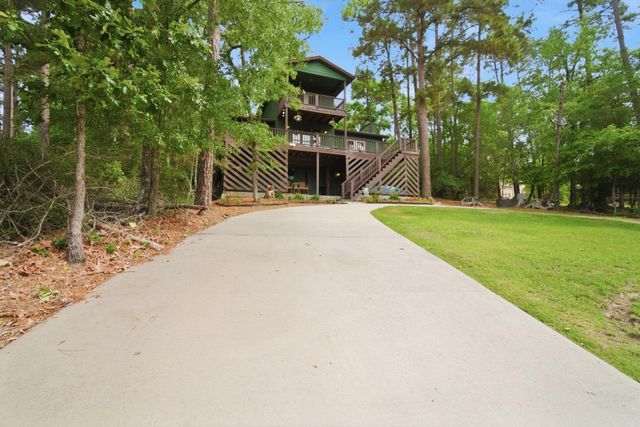 213 Lakefront Drive, Onalaska, TX 77360