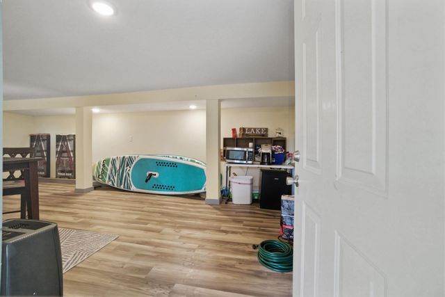 213 Lakefront Drive, Onalaska, TX 77360