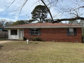1117 Sorrells Drive, Jacksonville, AR 72076