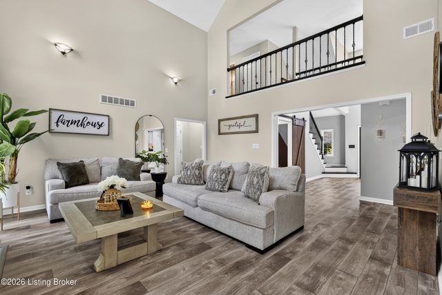 8807 Grand Ridge Ct, Louisville, KY 40214