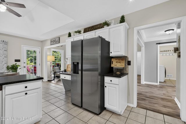 8807 Grand Ridge Ct, Louisville, KY 40214