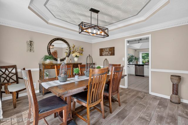 8807 Grand Ridge Ct, Louisville, KY 40214
