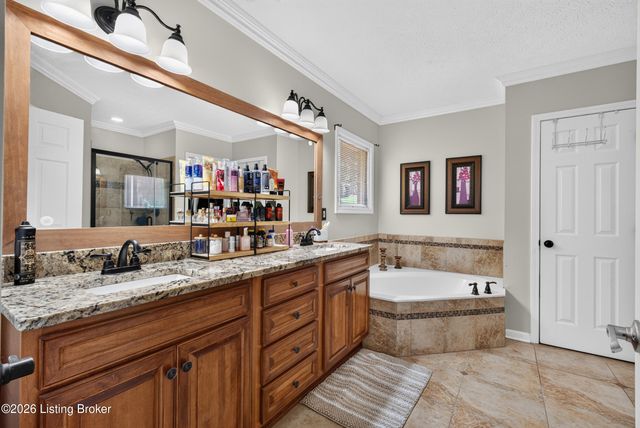 8807 Grand Ridge Ct, Louisville, KY 40214