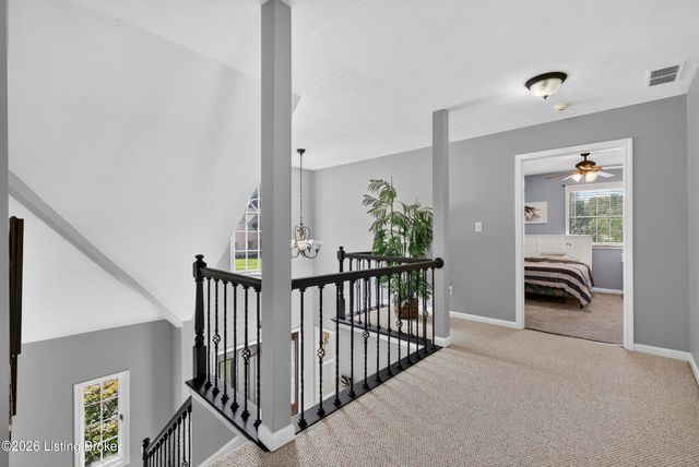 8807 Grand Ridge Ct, Louisville, KY 40214
