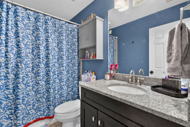 8807 Grand Ridge Ct, Louisville, KY 40214